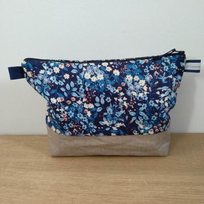 Trousse de toilette fleuri fond marine